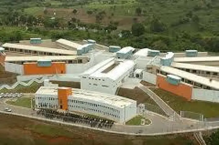 Detento é estuprado por colega de cela e pede socorro em presídio