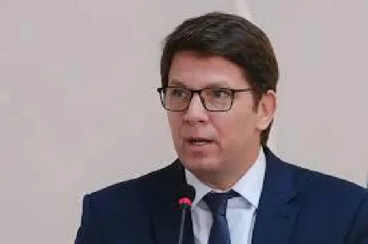 Dino abre apuração sobre emendas a filme sobre Bolsonaro