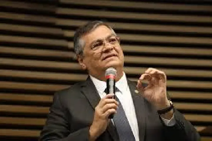 Dino manda bloquear execução de emendas da Saúde em 1.283 contas