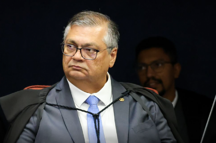 Dino manda investigar relações entre Master e cemitérios