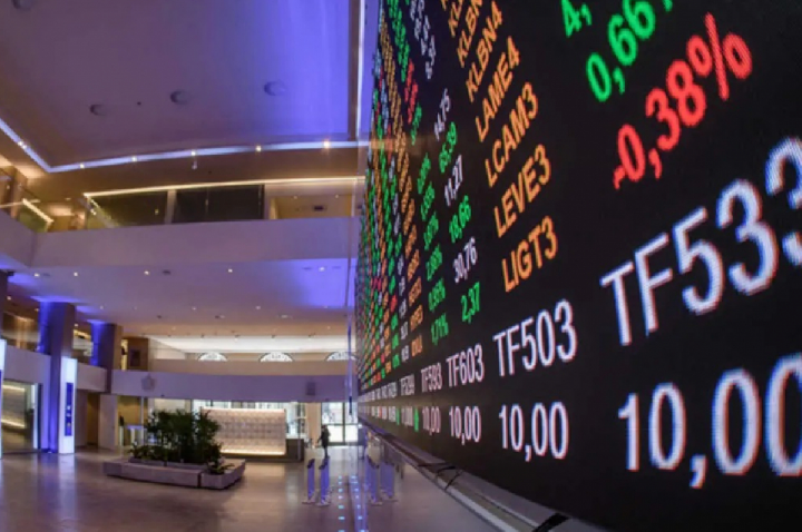 Dólar cai para R$ 5,12 e atinge menor valor em 21 meses