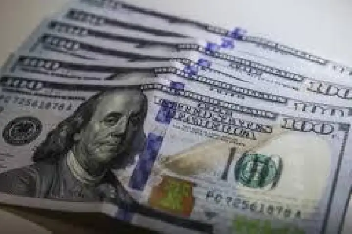 Dólar sobe para R$ 5,58 com agravamento de tensões com EUA