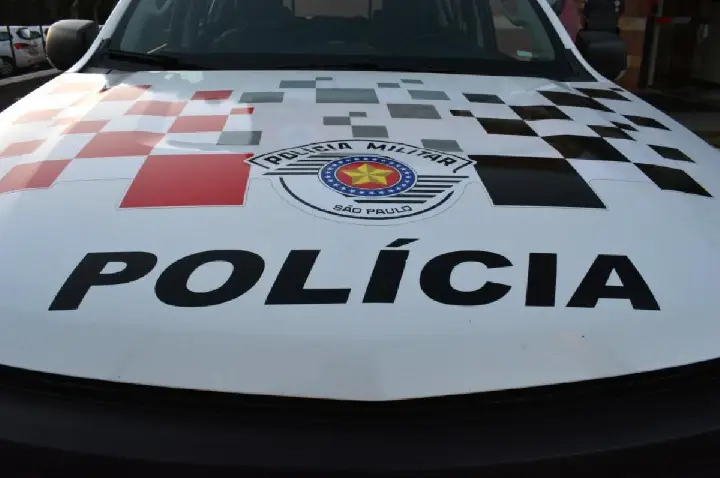 Dupla pede comida para roubar casa em Bauru