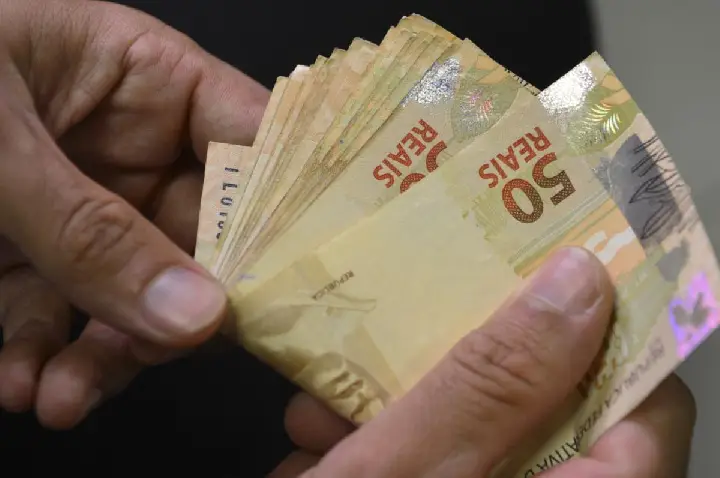 É melhor fazer a declaração do IRPF completa ou simplificada?