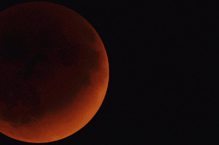 Eclipse lunar parcial será visível no Brasil nesta semana