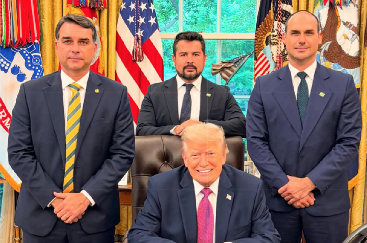 Eduardo Bolsonaro sugere que, se perder, Flávio deixe o Brasil