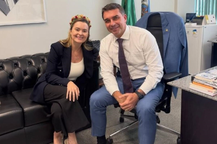 Eduardo quer deputada Júlia Zanatta como vice na chapa de Flávio