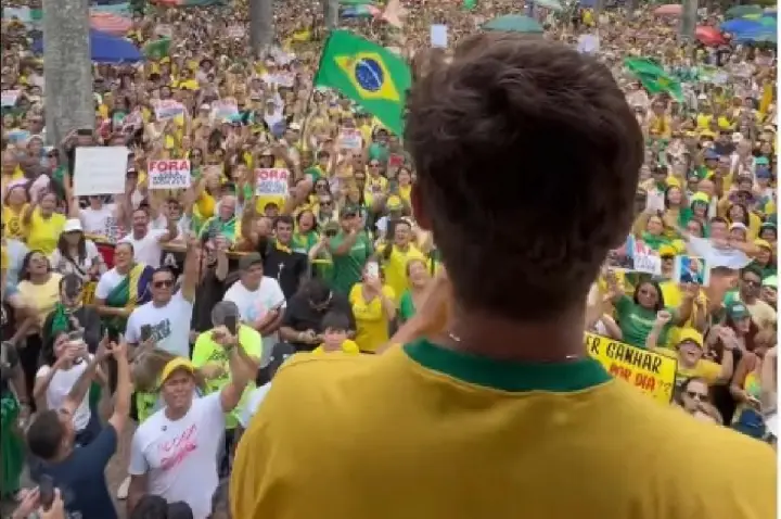 Em ato, Nikolas Ferreira diz que futuro de Moraes é na cadeia