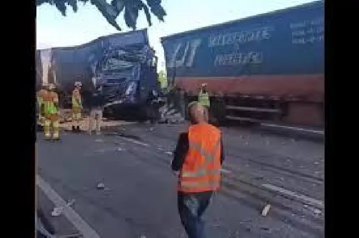 Engavetamento entre 6 veículos mata 1 e fere 37 no interior de SP