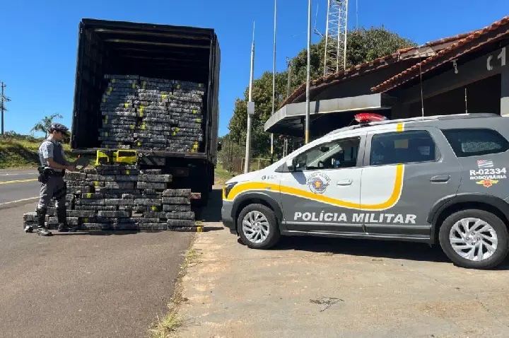 Enorme apreensão de maconha na Rodovia Raposo Tavares durante operação policial