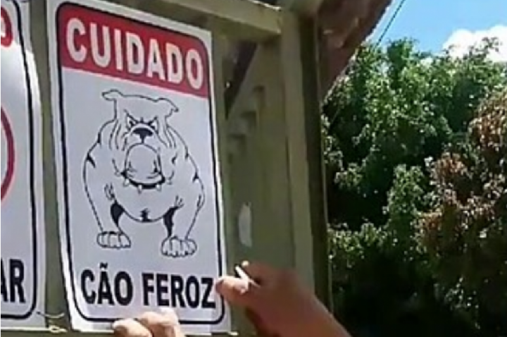 Entregadora perde parte do lábio em ataque de cachorro