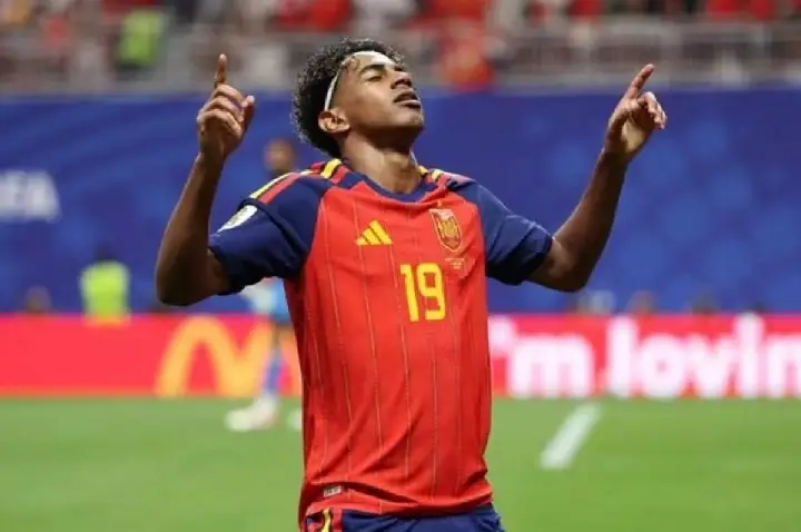 Espanha desencanta e vence a 1ª na Copa com goleada
