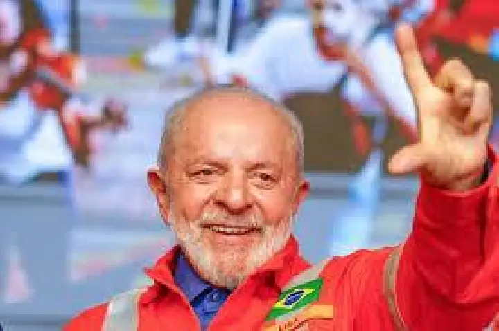 'Esse país vai ter um presidente eleito 4 vezes', diz Lula