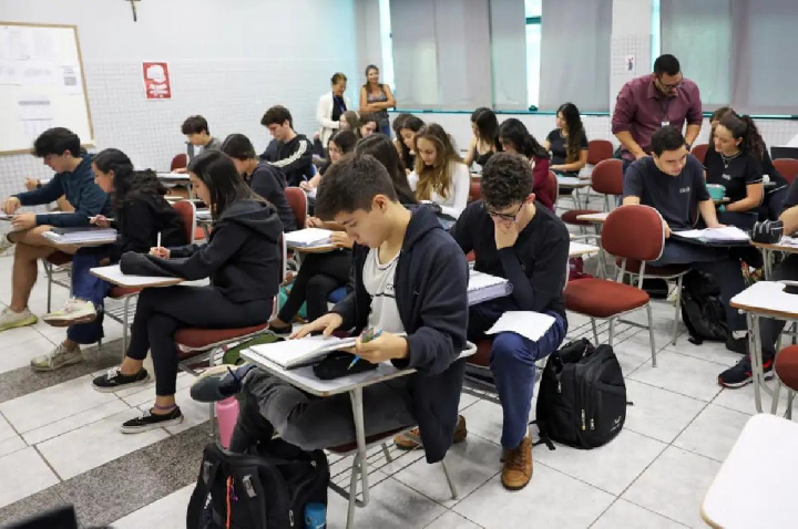 Estagnado, ensino médio de São Paulo cai da 8ª para a 11ª posição