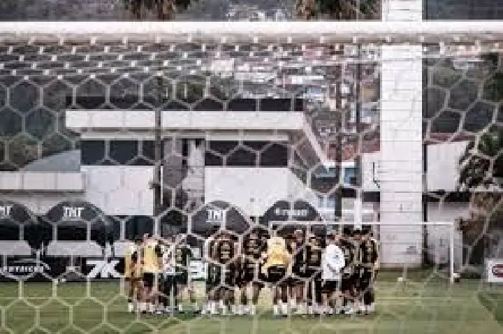 'Estamos tentando mudar', diz Neymar, após torcida invadir CT