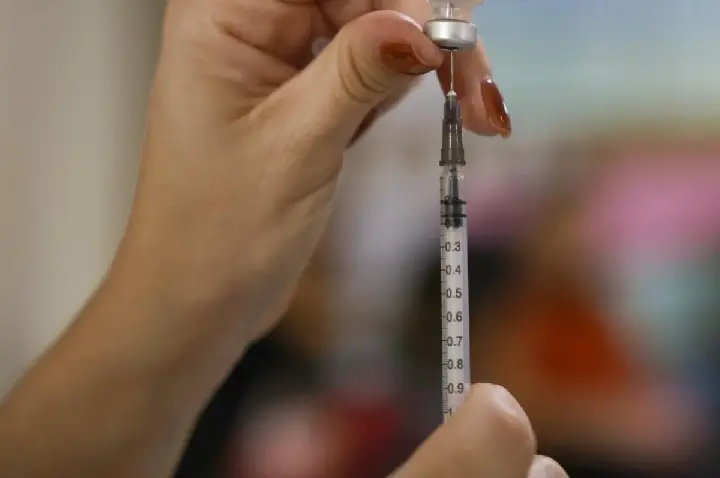 Eurofarma anuncia parceria para trazer vacina contra chikungunya