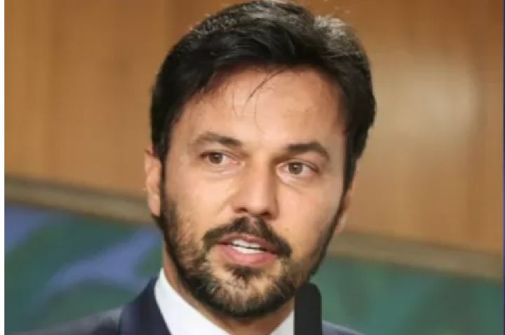 Ex-ministro de Bolsonaro fez ponte entre Vorcaro e Moraes