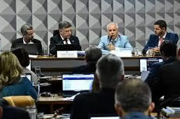Ex-presidente do INSS se nega a responder relator da CPMI
