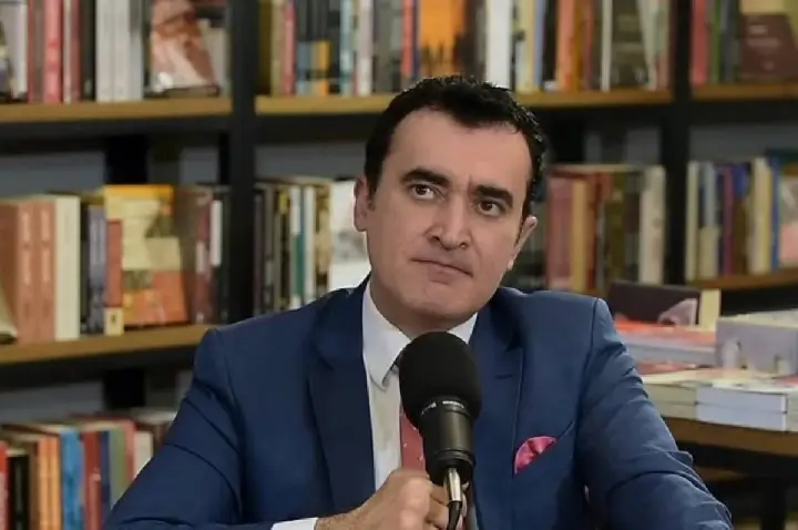 Ex-professor é denunciado por estupro, assédio e importunação