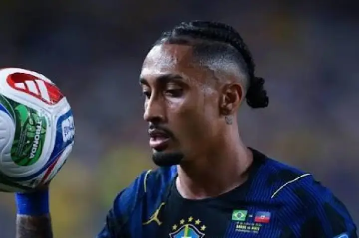 Exame confirma lesão muscular de Raphinha; 10 dias fora