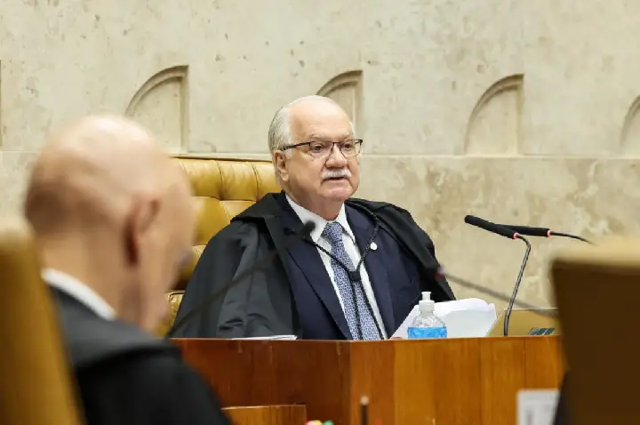 Fachin abre sessão e diz que STF deve julgar fatos, não pessoas