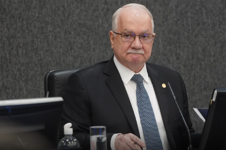 Fachin suspende sessão que analisaria relatório sobre Mendonça