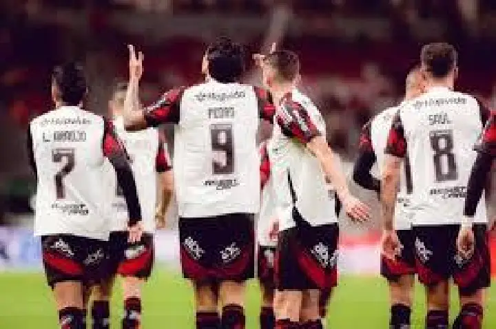Fla atropela reservas do Inter, mantém liderança e embala