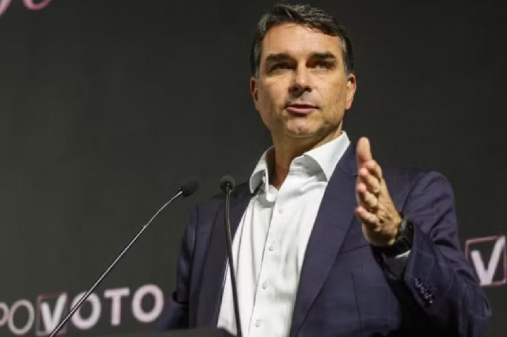 Flávio desiste de debate da Globo e alega 'censura' do TSE