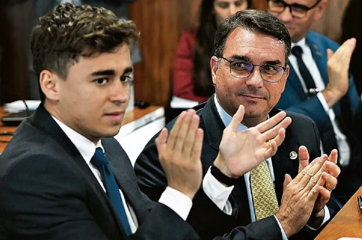 Flávio diz que crítica de Eduardo a Nikolas 'não é inteligente'
