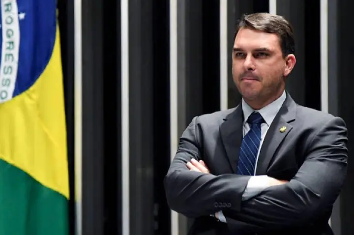 Flávio fala em usar maioria no Congresso para mudar Constituição