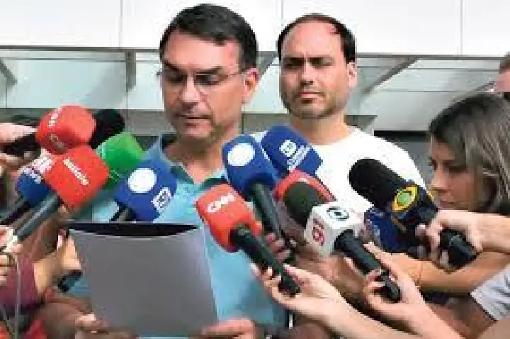 Flávio lê carta deixada por Bolsonaro antes de cirurgia; VÍDEO