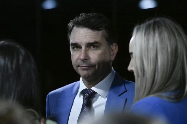 Flávio sai em defesa do Bolsa Família e diz haver preconceito