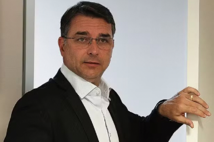 Flávio, Zema e Caiado cobram saída de Moraes do STF