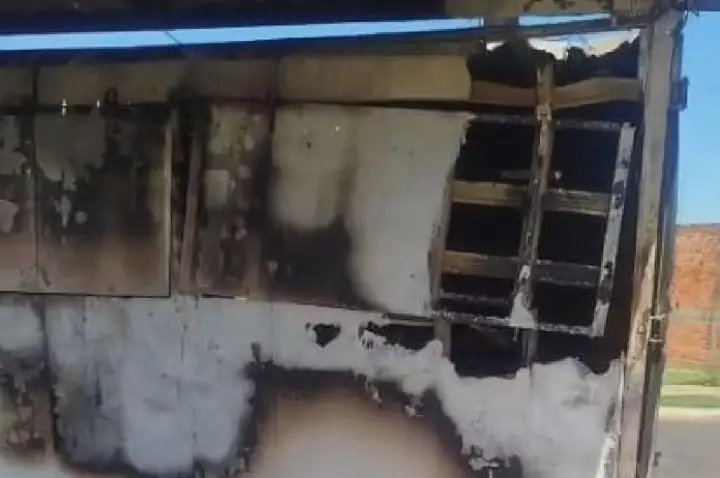 Fogo destrói trailer alugado e família pede ajuda em Bauru; VÍDEO