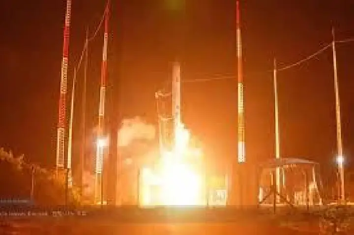 Foguete explode após decolagem em lançamento histórico no Brasil