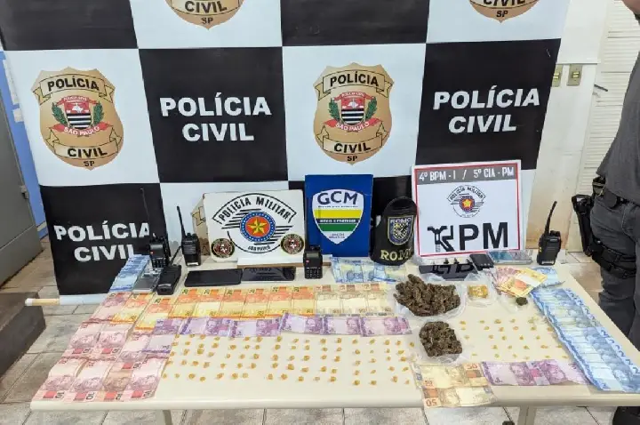 Forças de segurança fazem cerco e detém 4 por tráfico; VÍDEO