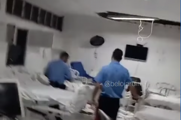 Forro de hospital desaba sobre mãe e recém-nascido