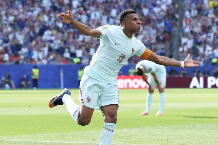 França vence Marrocos e avança à semifinal da Copa do Mundo