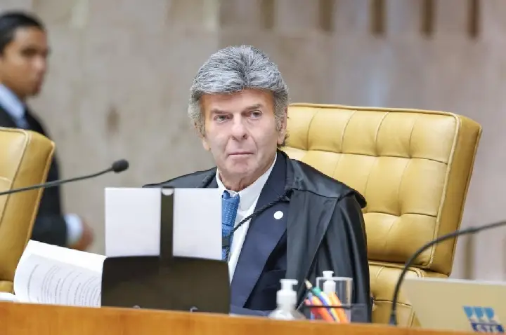 Fux manda Alcolumbre se manifestar sobre Viviane Barci no Senado