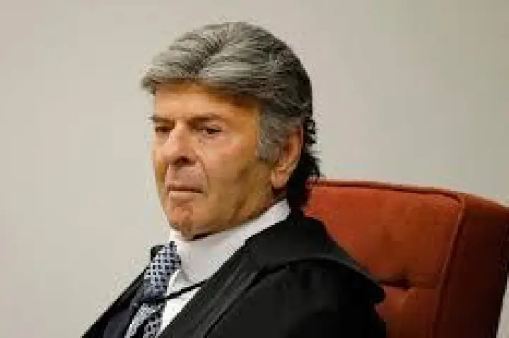 Fux vota pela anulação de todo o processo contra Bolsonaro