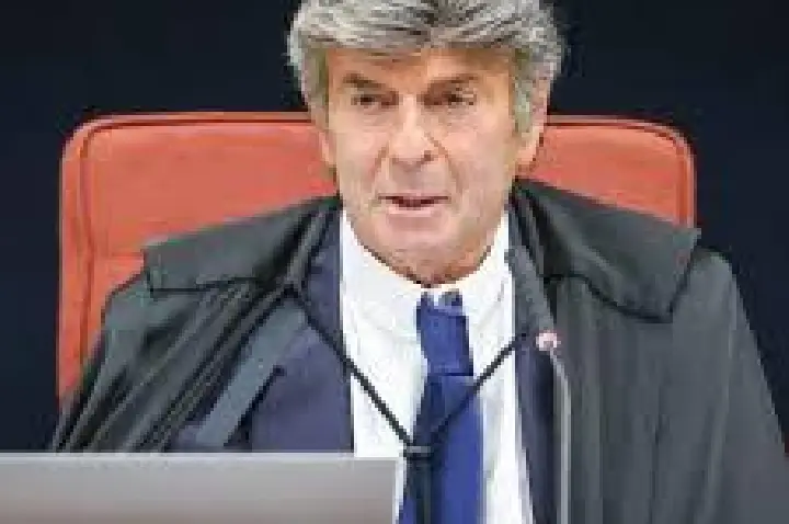 Fux vota três vezes para anular processo contra Bolsonaro