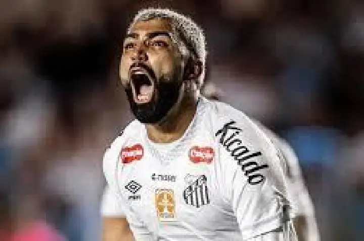 Gabigol marca nos acréscimos, e Santos e Corinthians empatam