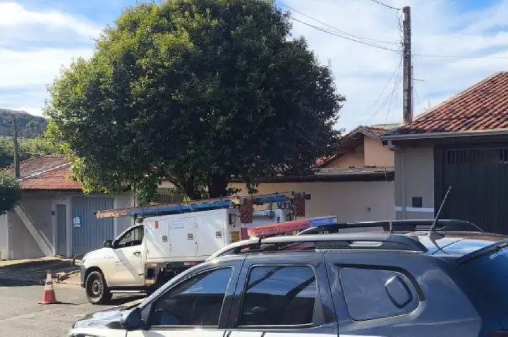 'Gato' na rede de energia elétrica de casa leva morador à prisão