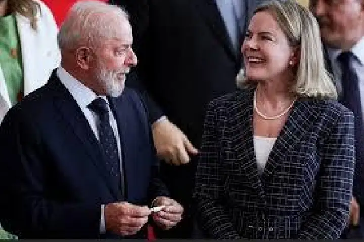 Gleisi aceita pedido de Lula para concorrer ao Senado pelo Paraná