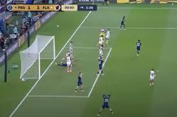 Goleiro do PSG usou cola na toalha para virar algoz do Flamengo