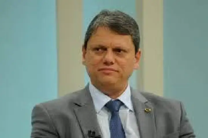 Governadores de direita minimizam ataque de filhos de Bolsonaro