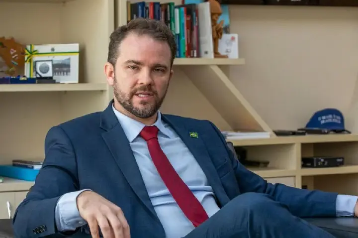 Governo avalia uso do FGTS para quitar dívidas, diz Durigan