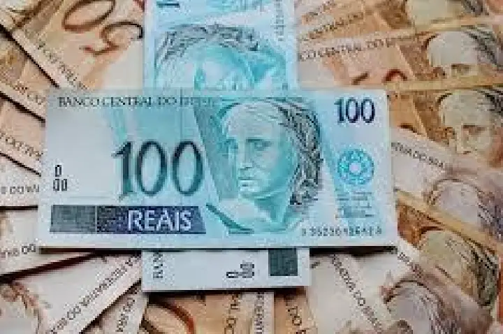 Governo federal prevê salário mínimo de R$ 1.631 em 2026