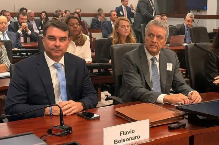 Governo Lula repudia atuação de Flávio Bolsonaro nos EUA