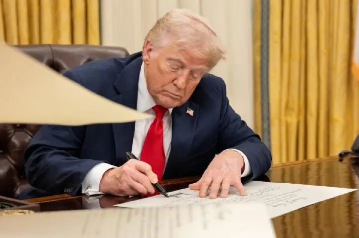 Governo Trump propõe novo tarifaço de 25% contra o Brasil; VEJA